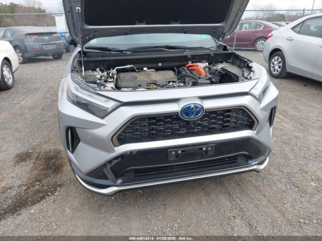 Toyota RAV4 Xse Image 12