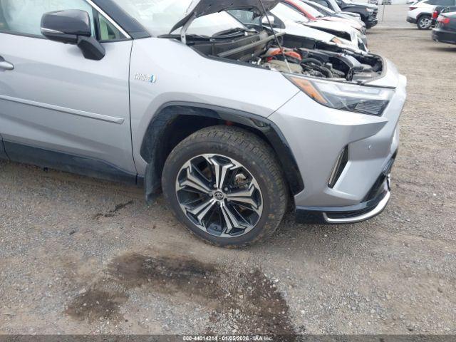 Toyota RAV4 Xse Image 3