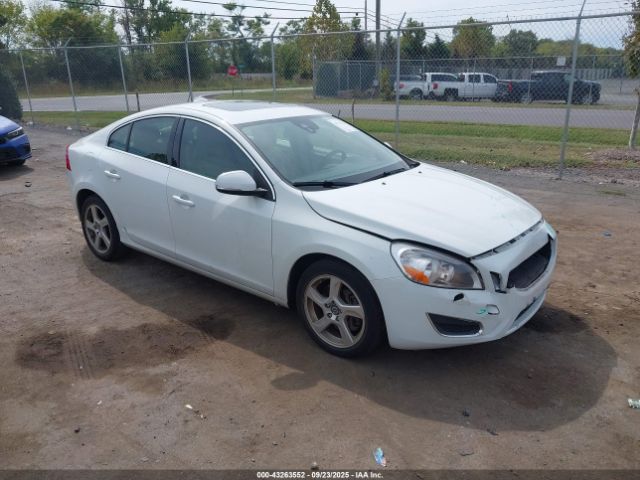 Volvo S60 T5 Image 1