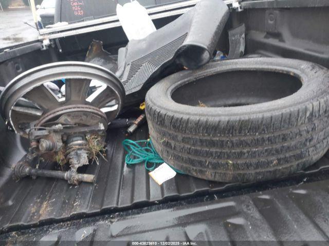 GMC Sierra 1500 Denali Image 3