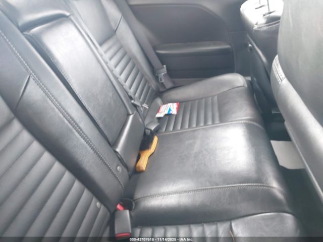 Dodge Challenger Image 2