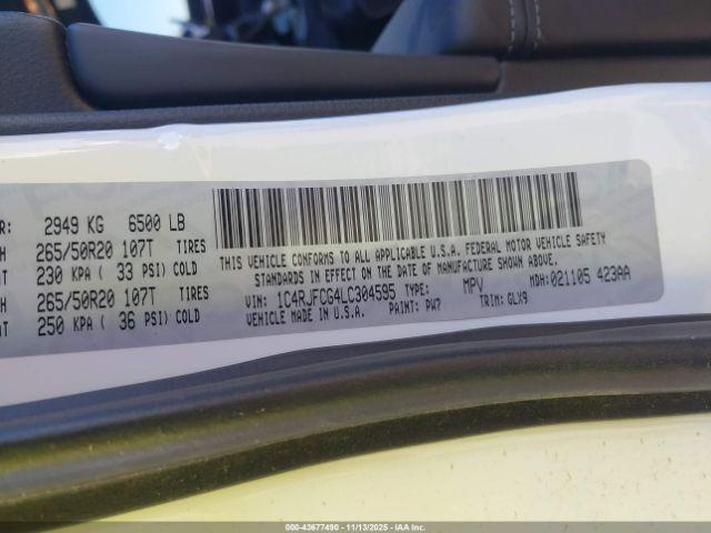 Jeep Grand Cherokee Overland 4x4 Image 10