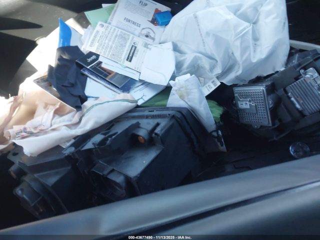 Jeep Grand Cherokee Overland 4x4 Image 14